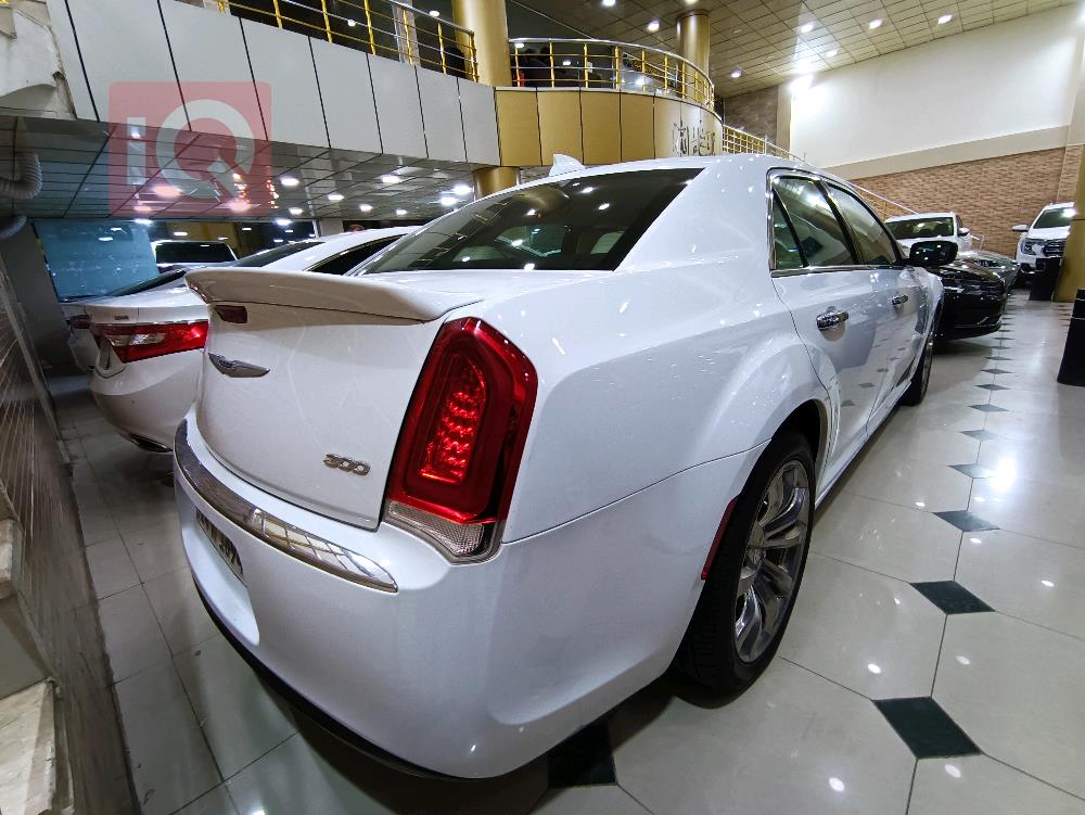 کرایسلەر 300